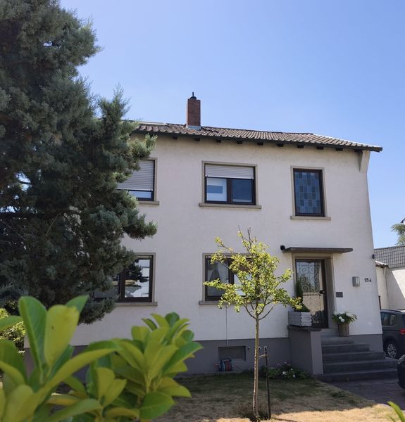 Freistehendes Einfamilienhaus mit großzügigem Garten